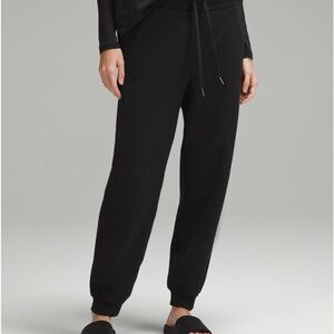 Lululemon High Rise Scuba Relaxed Jogger